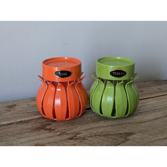 3/25$ 70's Plastic Flower Power salt and pepper shakers - Picture 1 of 7